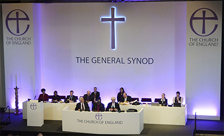 Iglesia de Inglaterra aprueba ordenación de mujeres como obispos